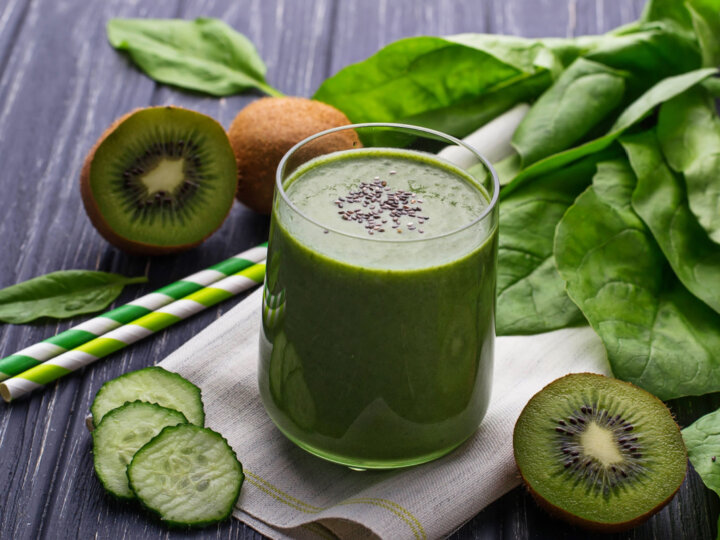5 sucos verdes refrescantes para ajudar a limpar o organismo