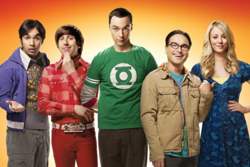 Personagens principais de The Big Bang Theory posando 