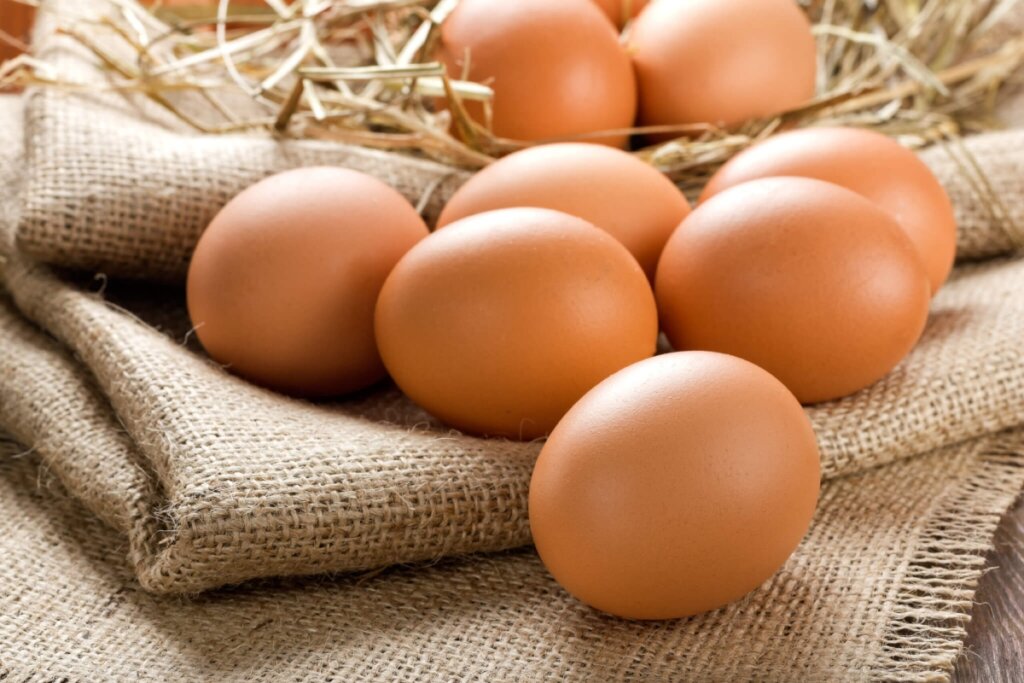 Ovos em cima de um pano