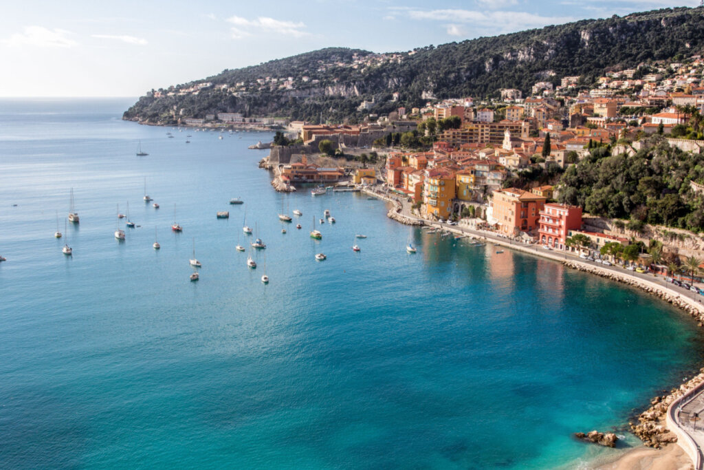 Visão panorâmica da praia de Èze