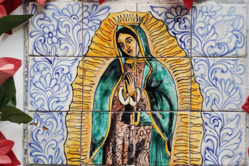Desenho em azulejo de Nossa Senhora de Guadalupe