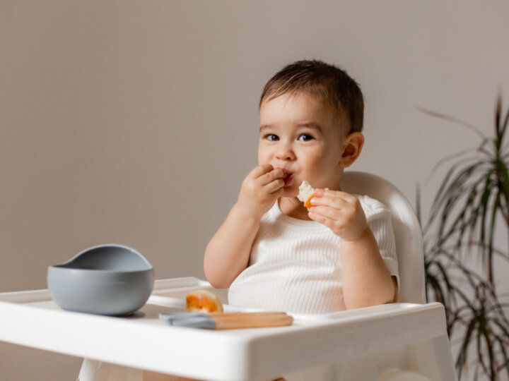 Veja por que alguns bebês rejeitam alimentos anteriormente aceitos