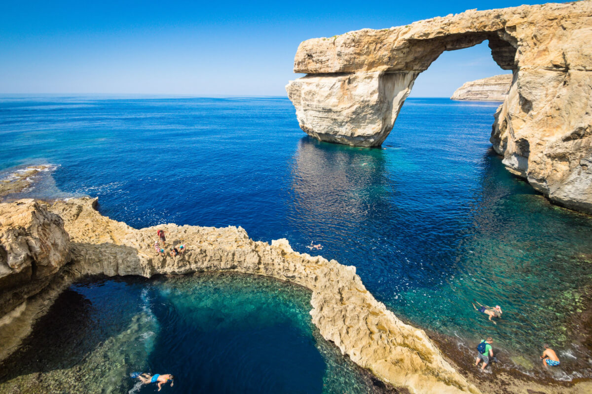 Malta é um destino que encanta com seus cenários paradisíacos combinados com um clima jovem e uma vibrante cena cultural. 
