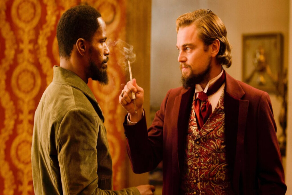 Cena do filme Django livre com dois atores se olhando
