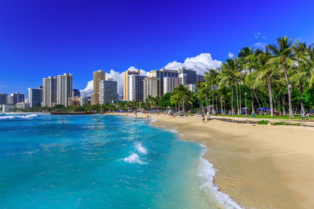 paisagem da praia de Waikiki no Havaí