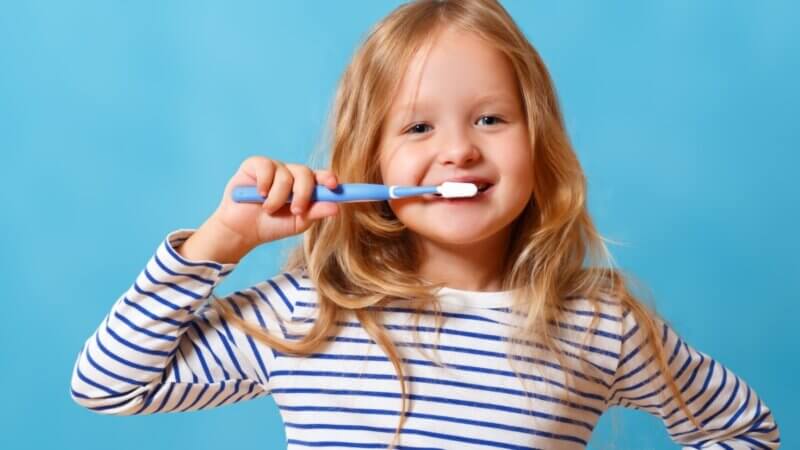 6 dicas para estimular as crianças a cuidarem dos dentes