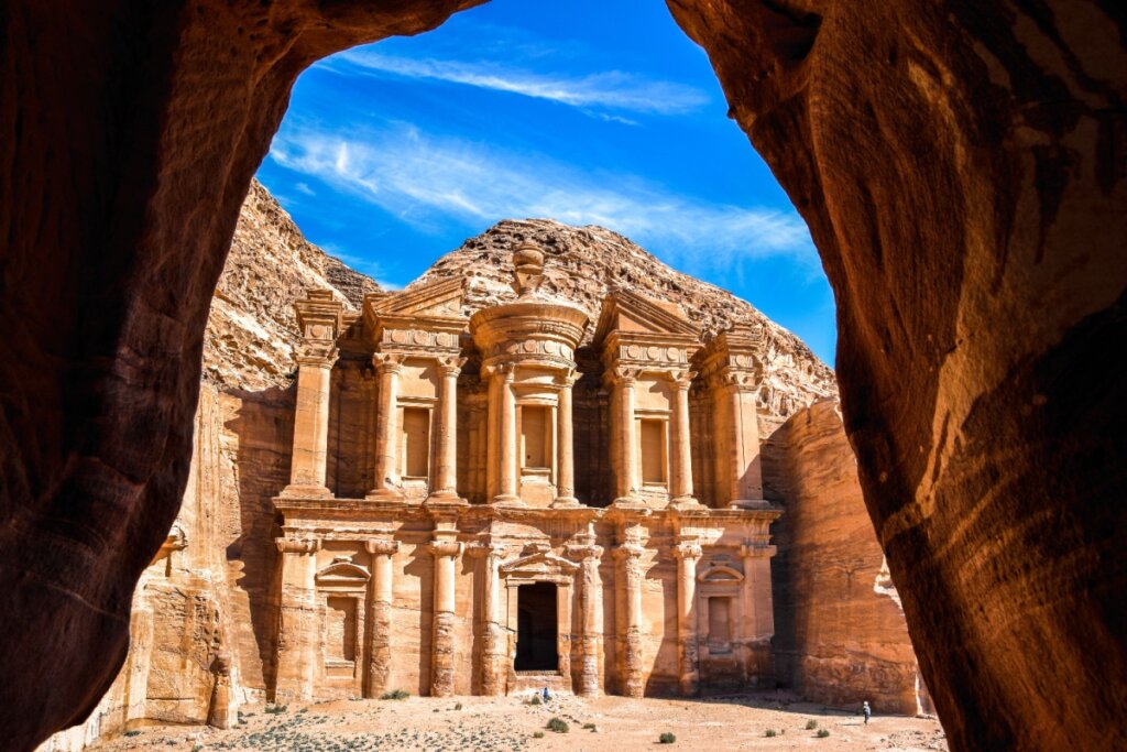 Caverna do Ad Deir - Mosteiro na antiga cidade de Petra, Jordânia: