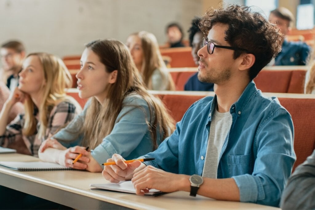 Estudante em uma sala de aula