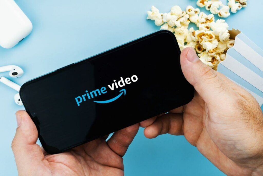 Tela de celular com o logo do Prime Video
