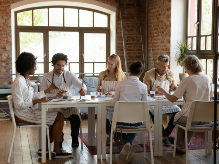 Veja os benefícios da arteterapia no ambiente de trabalho