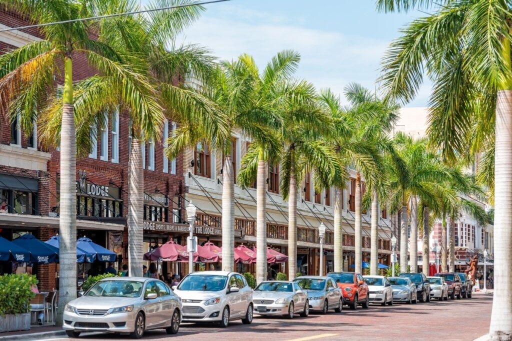 Ruas do centro de Fort Myers, na Flórida