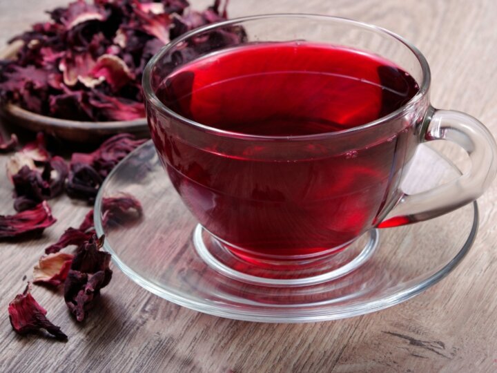 7 benefícios do chá de hibisco e como usá-lo com segurança