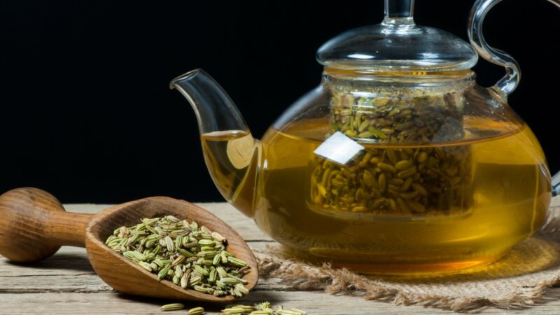 5 benefícios do chá de erva-doce para a saúde 