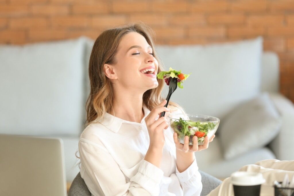 É possível reduzir o consumo de carne aos poucos (Imagem: Pixel-Shot | Shutterstock)