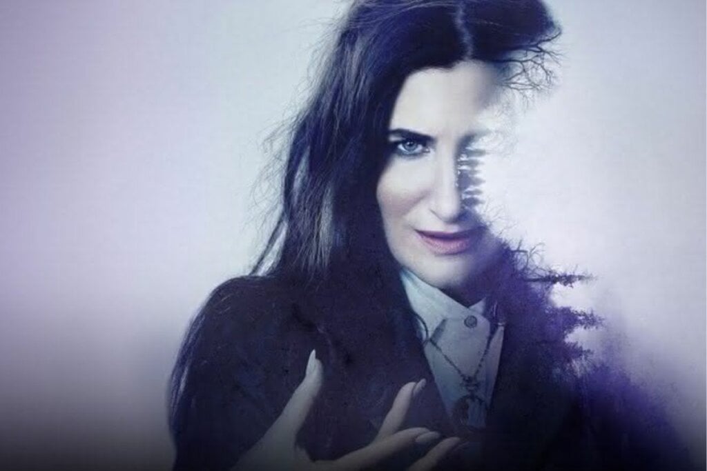 Atriz Kathryn Hahn na capa da série Agatha Ever After 