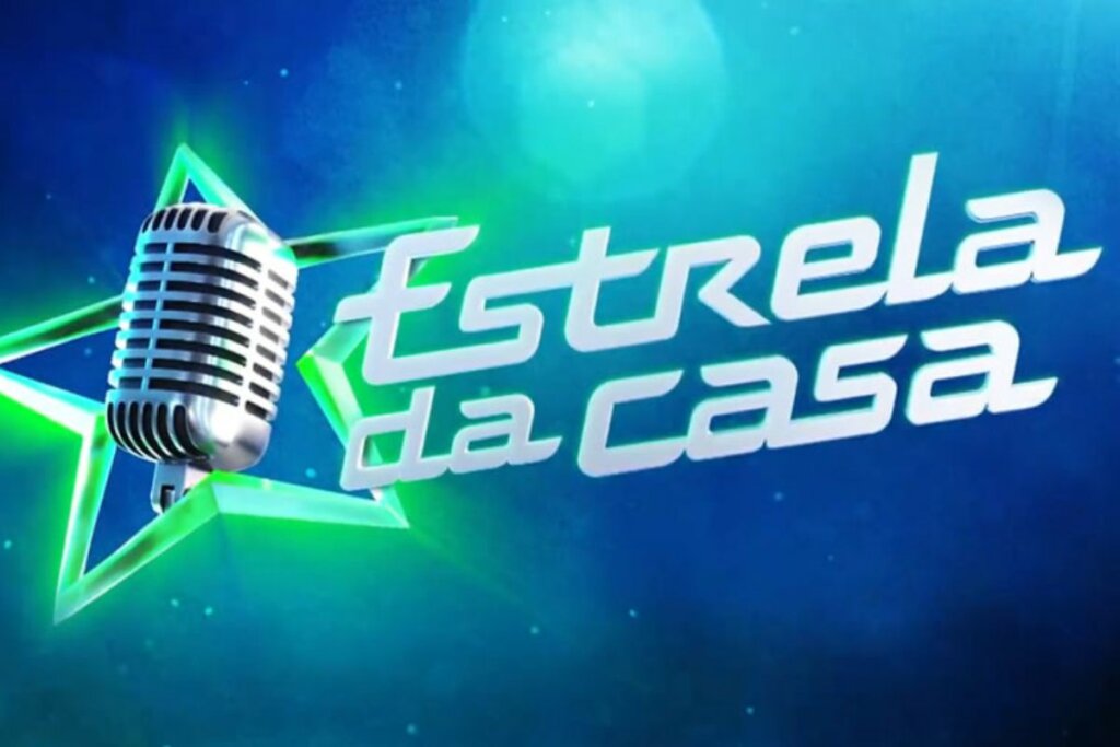 Logo de uma estrela iluminada em verde com um microfone em cima do programa "Estrela da Casa"