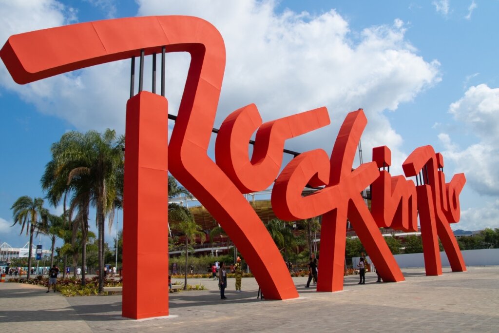 Placa vermelha escrita Rock In Rio