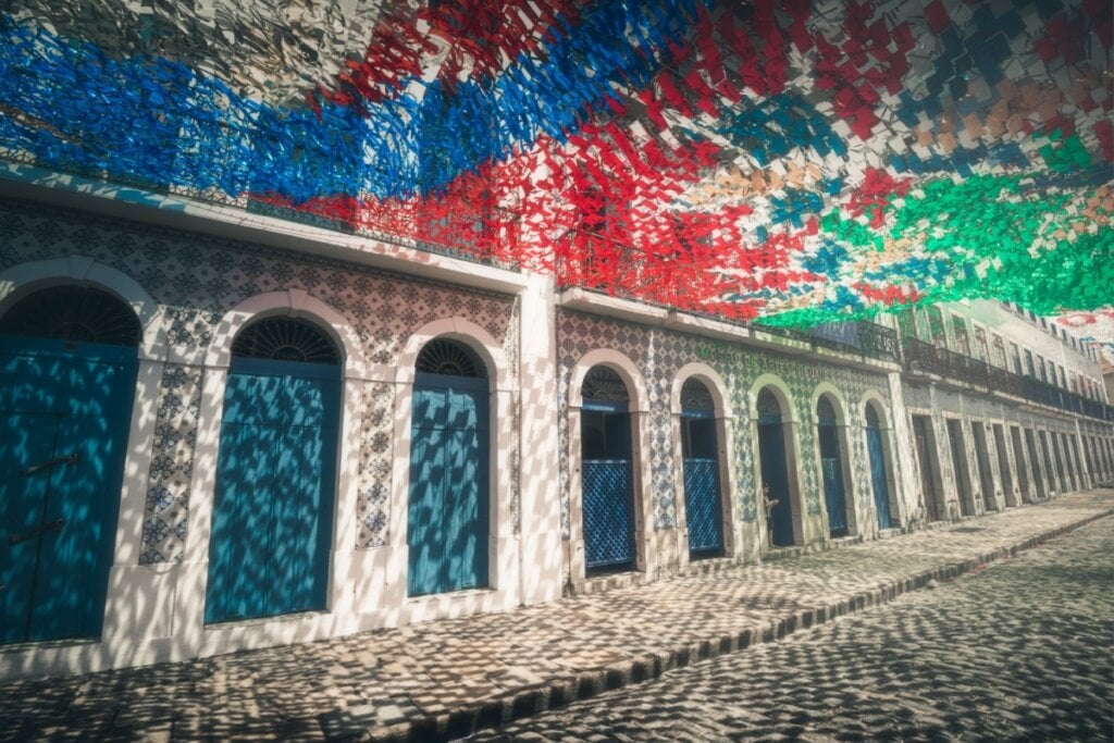 Vista da fachada de azulejos de uma casa em São Luís, Maranhão 