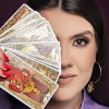 imagem do rosto de Isabel Fogaça com cartas de tarô cobrindo o lado esquerdo