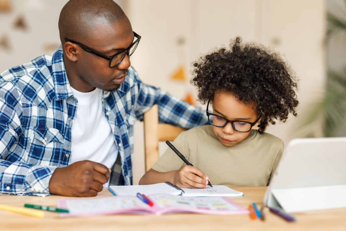 8 dicas para os pais incentivarem os filhos nos estudos