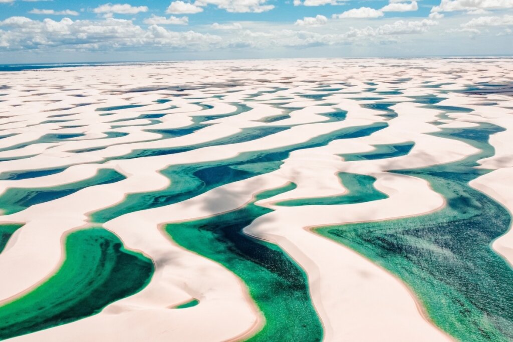 Vista aérea dos lagos nos Lençóis Maranhenses