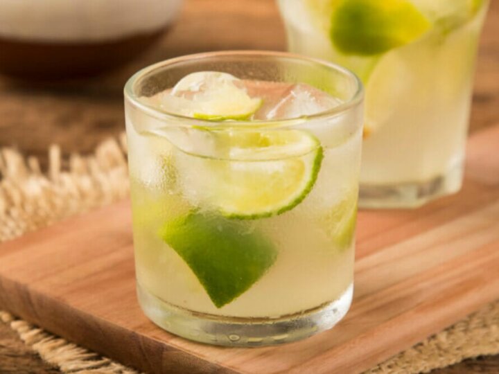 6 drinks com cachaça para fazer em casa