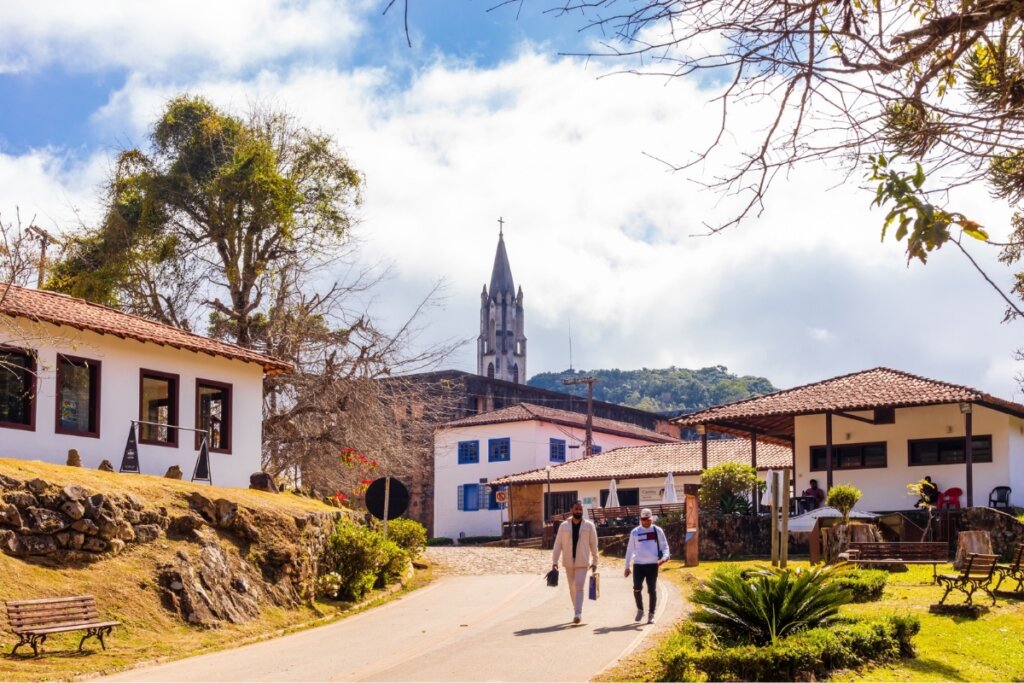 Imagem de casas antigas na cidade de Santa Bárbara