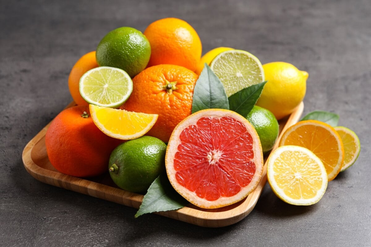 As frutas cítricas são refrescantes, nutritivas e ricas em vitamina C (Imagem: New Africa | Shutterstock)