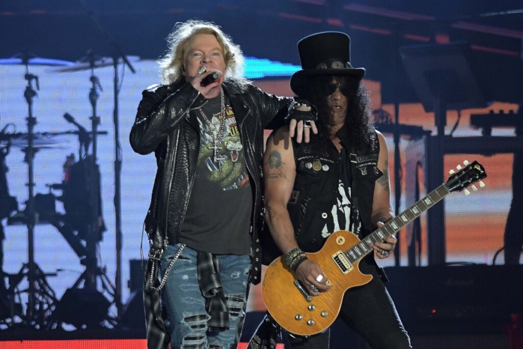 Banda Guns N' Roses se apresentando no palco do Rock In Rio 