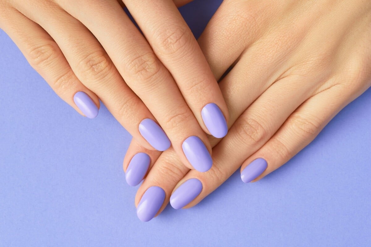 O cuidado com as unhas é um ritual importante para muitas mulheres (Imagem: Darya Lavinskaya | Shutterstock)