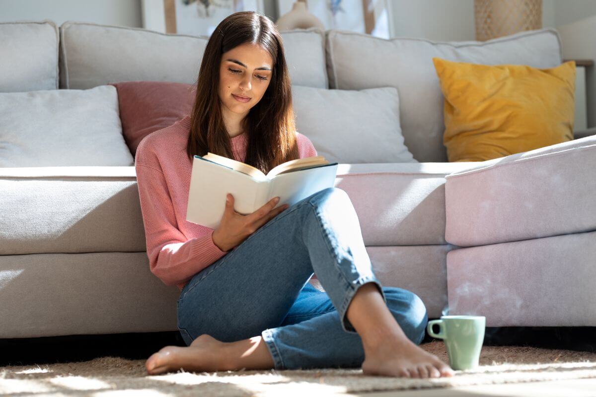 A leitura desempenha um papel importante na nossa vida pessoal e profissional (Imagem: Josep Suria | Shutterstock)