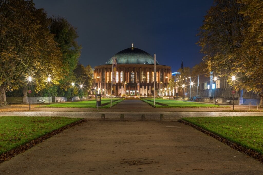 Entrada do museu Kunstpalast em Dusseldorf na Alemanha