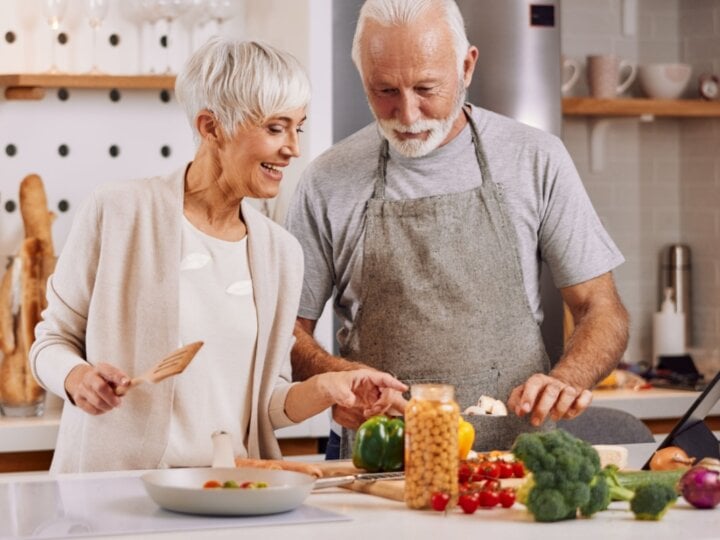 Veja a importância das proteínas para a saúde dos idosos