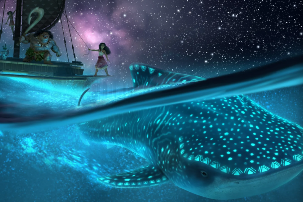 Moana e Maui navegando em um mar mágico à noite, acompanhados por uma gigantesca criatura marinha bioluminescente em 