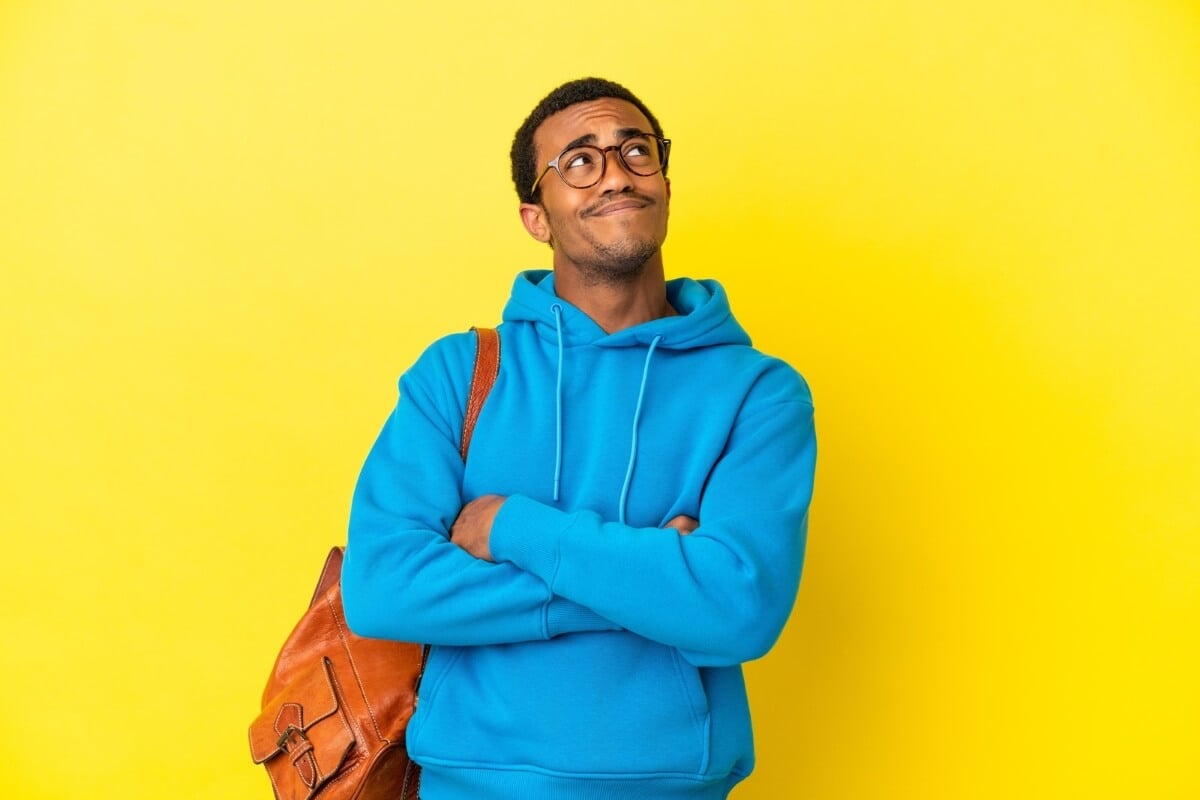 Intervalo entre as provas do Enem pode ser decisivo para o desempenho dos estudantes (Imagem: Luis Molinero | Shutterstock) 