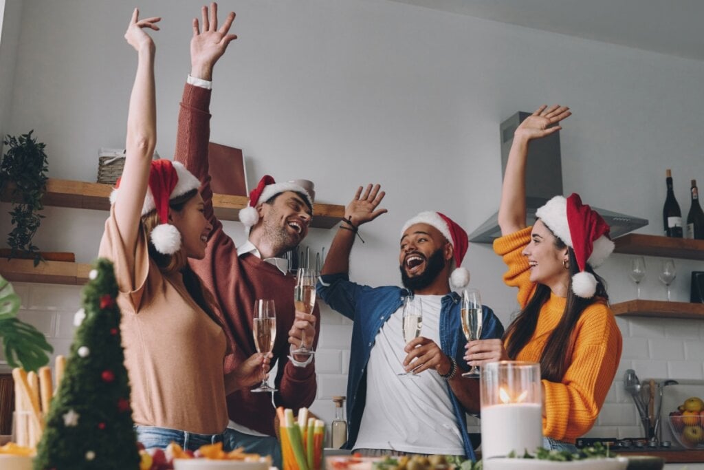 Pessoas celebrando o Natal juntos