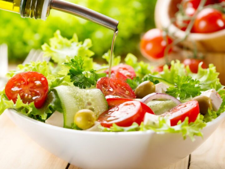 5 saladas refrescantes e leves para o verão