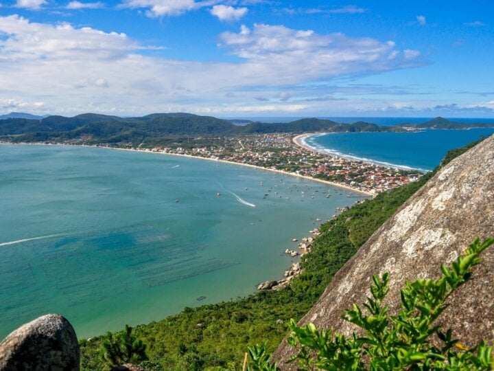 4 praias deslumbrantes para conhecer em Bombinhas