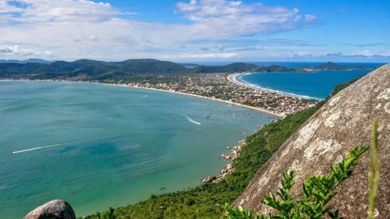 4 praias deslumbrantes para conhecer em Bombinhas